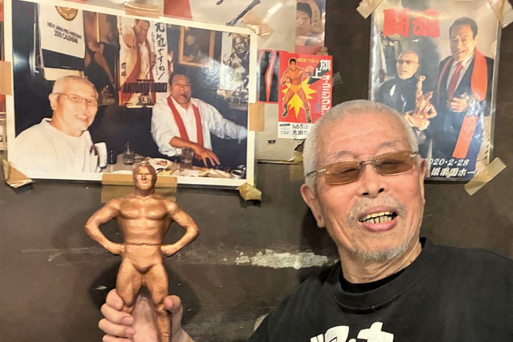 店には貴重なツーショット写真もズラリ