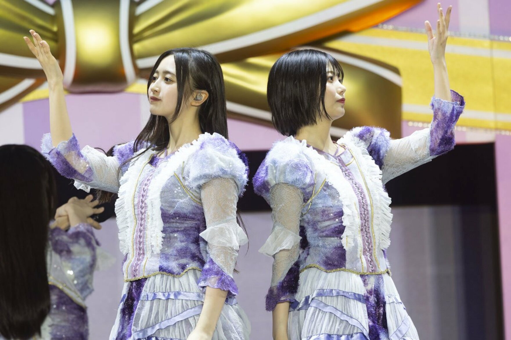 「ネーブルオレンジ」でダブルセンターを務める井上和（左）と中西アルノ