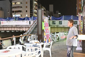 店舗前の遊歩道が閉鎖され「道頓堀酒場ジョニー」の店長は大弱り