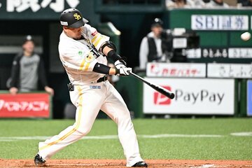 ３ランを放つ山川穂高