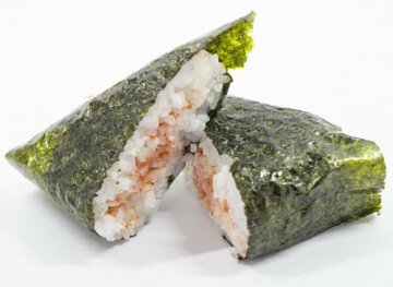  コンビニおにぎりは冷たいままで食べよう（写真はイメージ）