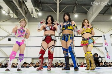 勝利した（左から）梨杏、舞華、HANAKO、月山和香