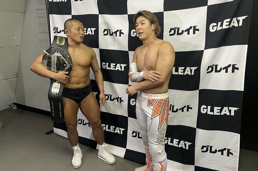 エル・リンダマン（左）と山村武寛