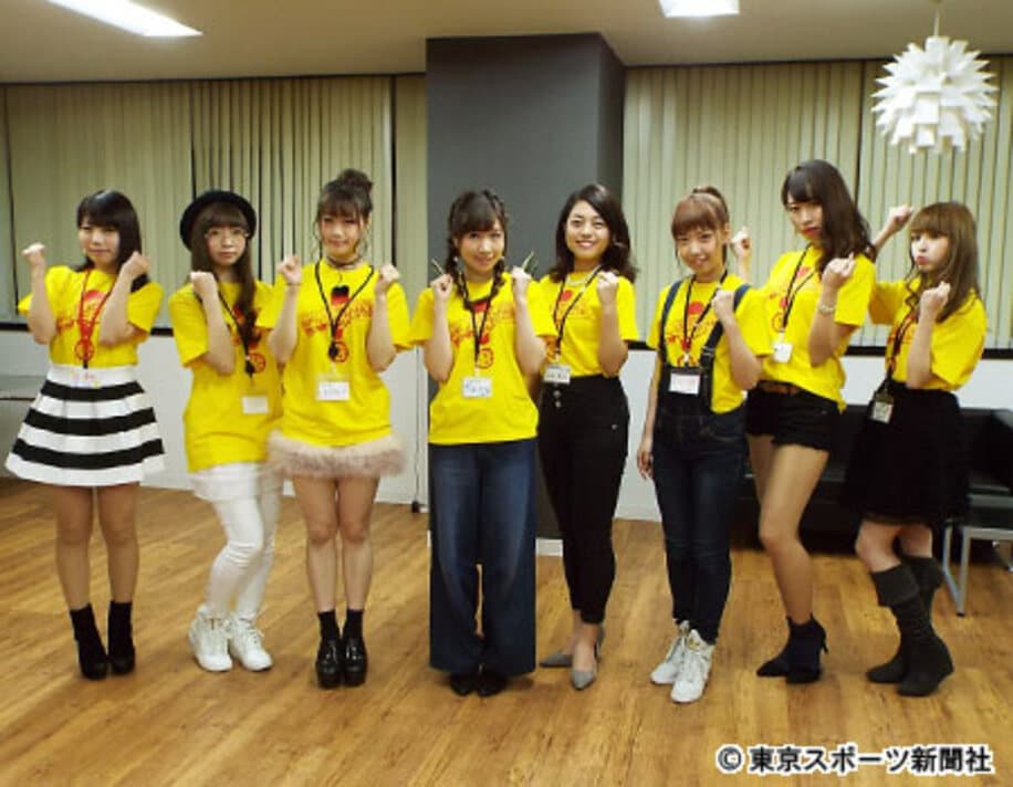 左から星優姫、花梨、水月桃子、加藤智子、山田澪花、田沢涼夏、矢野冬子、未来みき