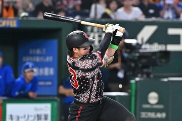 ６回、この回２本目の安打を放った石塚裕惺