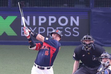第１打席で３ランを放った村上宗隆