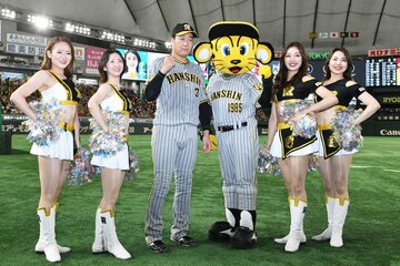 試合後、ヒーローに選ばれた阪神・大山悠輔