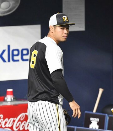  スタメンから外れた佐藤輝