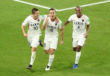 鹿島在籍時のセルジーニョ（中＝ロイター）