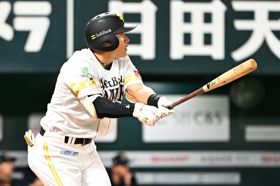 半年ぶりの一発を放つ柳田