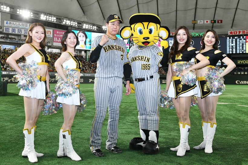 試合後、ヒーローに選ばれた阪神・大山悠輔