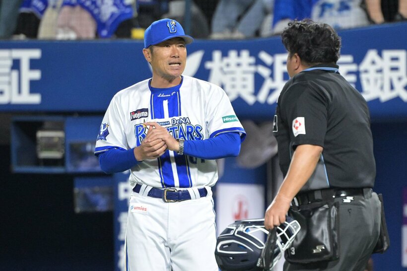 スタートダッシュ失敗を立て直したDeNA・相川監督(左)