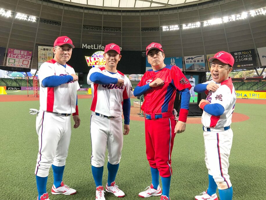  リアル野球ＢＡＮに登場した（左から）吉岡雄二氏、阪神・原口、石橋貴明、ゴルゴ松本（球団提供）