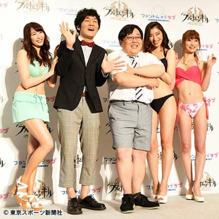水着美女にデレデレの「タイムマシーン３号」山本浩司と関太（中央左から）　