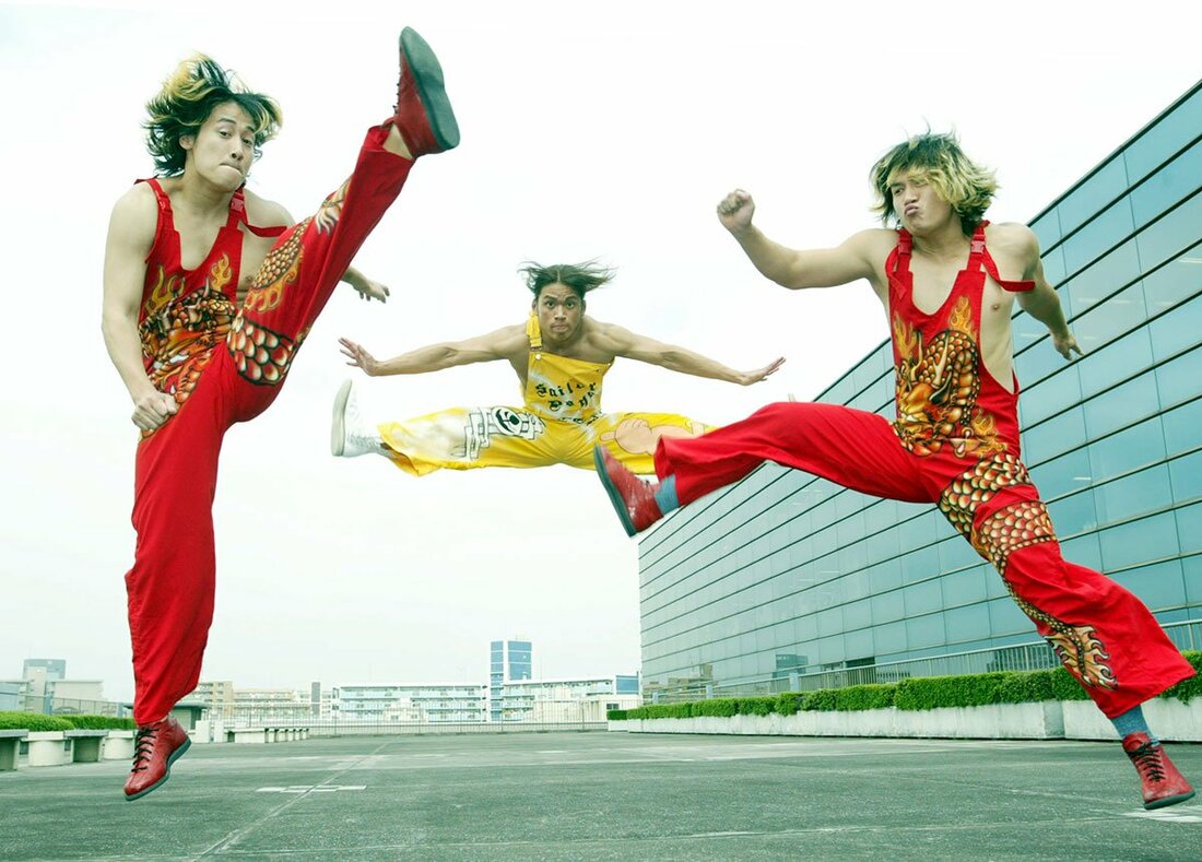石森太二(中)も所属した伝説のユニット「セーラーボーイズ」(2003年)