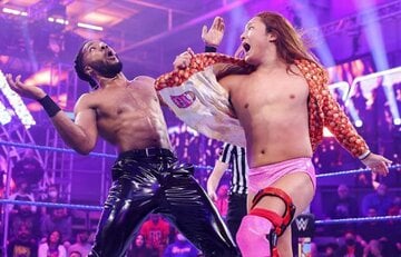  無念の敗戦を喫したイケメン二郎（右）2022 WWE, Inc. All Rights Reserved.