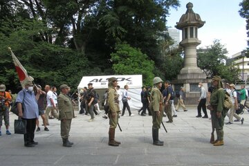 軍服を着た人たち