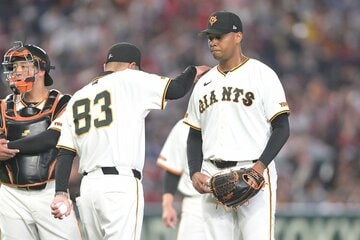 ルシアーノに交代を告げる阿部監督