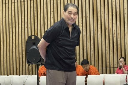 参加者を見守る谷津嘉章