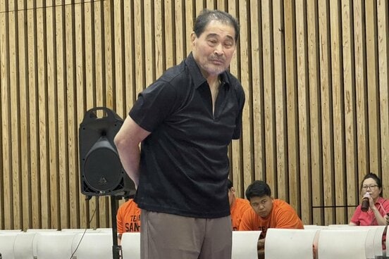 参加者を見守る谷津嘉章