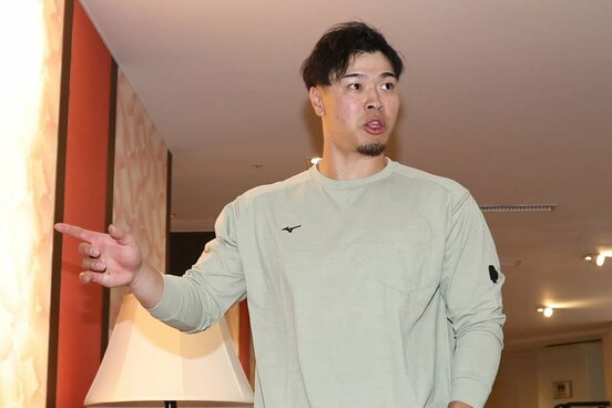 会見後、全体ミーティングに参加した阪神・佐藤輝明