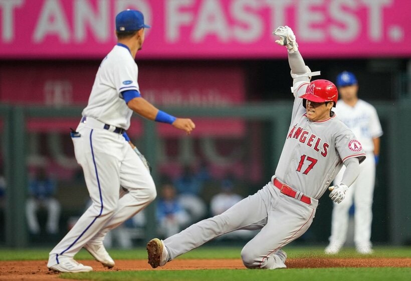  盗塁に成功した大谷（ロイター）