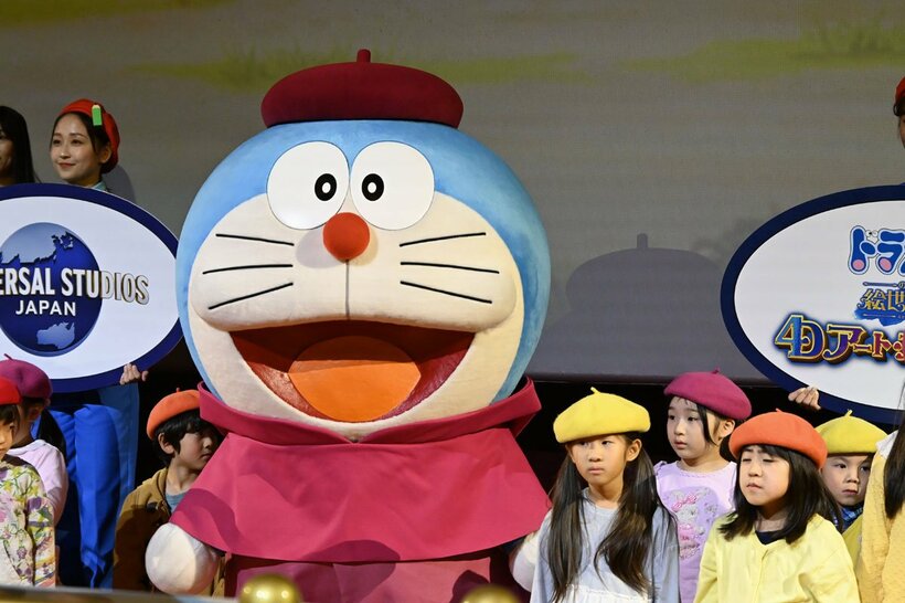 子どもたちとふれあったドラえもん
