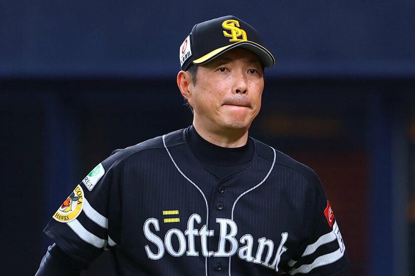 野手陣を鼓舞するソフトバンク・小久保監督