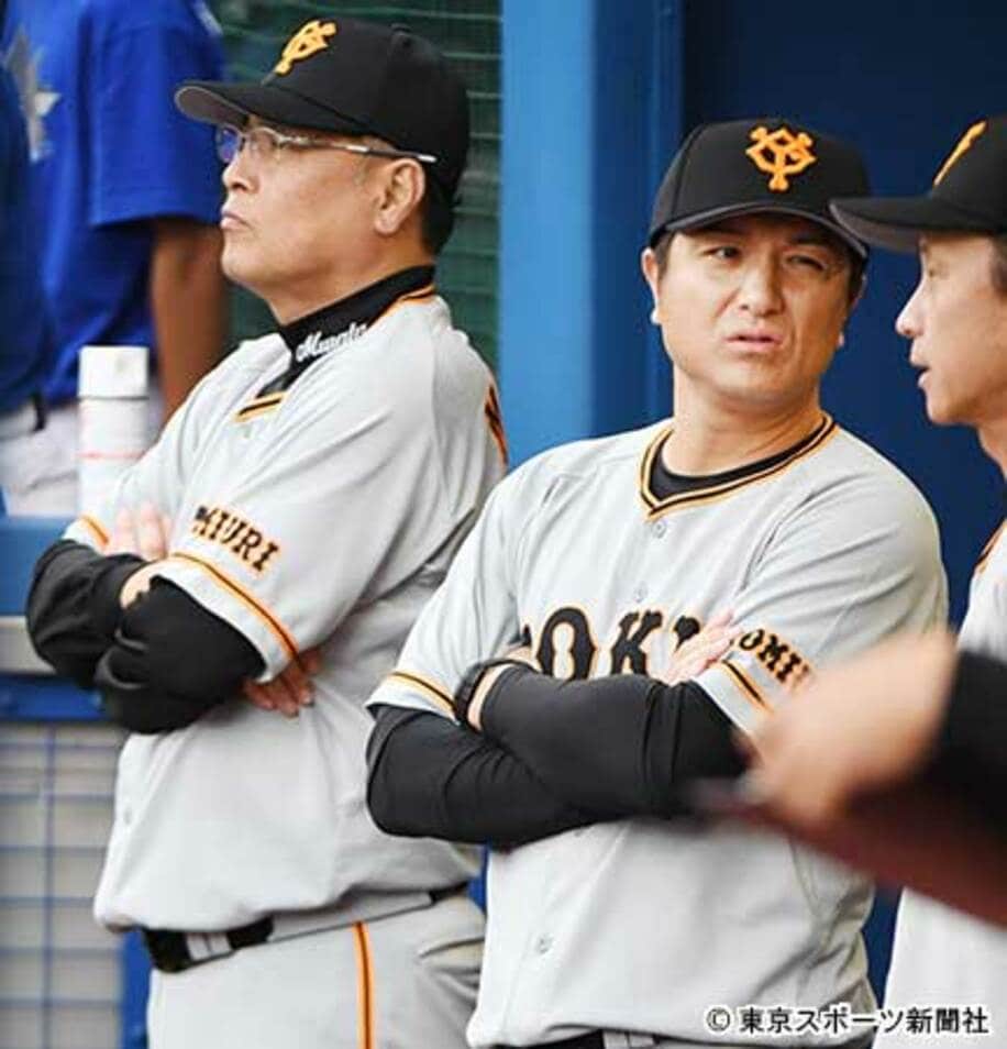  由伸監督と村田ヘッドコーチ（左）