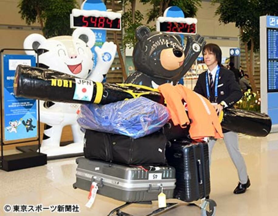  葛西は大量の荷物とともに韓国に到着した