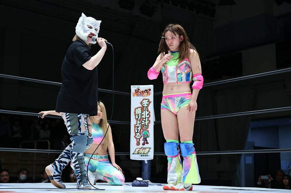 フワちゃんに一騎打ちを申し入れるスターライト・キッド