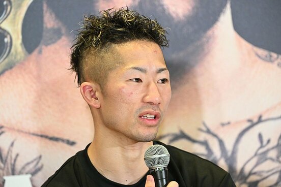 試合後、会見に登場した井上拓真。大きな負傷もなさそうだ