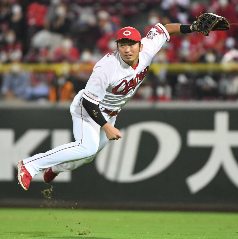  強肩、広い守備範囲も広島・鈴木誠の魅力だ（東スポWeb）