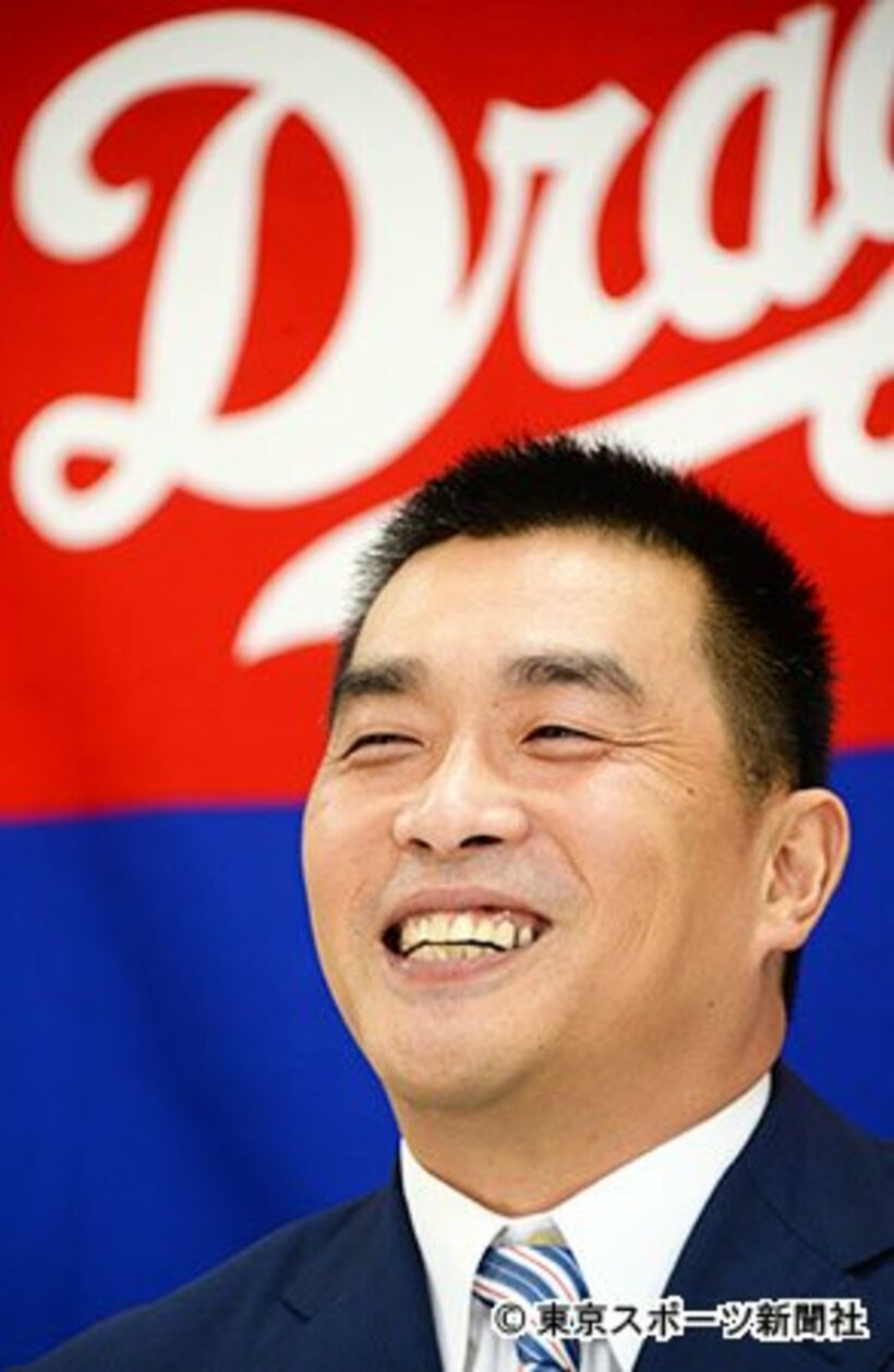 笑顔で会見に臨んだ山本昌
