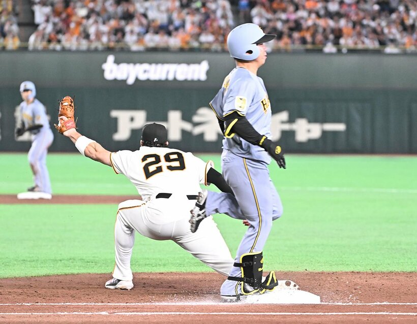 ３回、阪神・村上頌樹の一塁タイミングをめぐって巨人ベンチが動いた