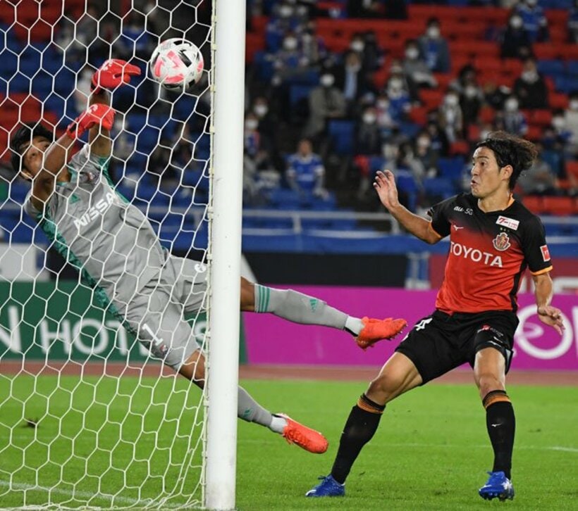  負傷した金崎㊨