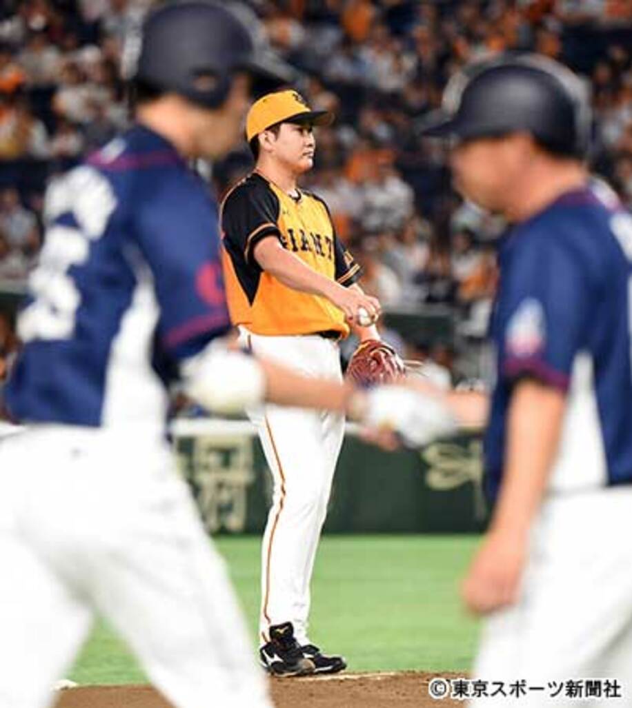  秋山に先頭打者本塁打を打たれ、ぼうぜんとする菅野