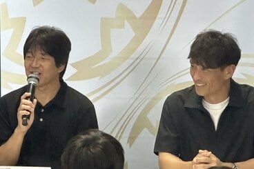 名波浩氏(左)と宮本恒靖会長