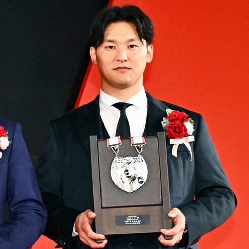 NPBアワーズ】巨人・吉川尚輝が初のベストナイン「143試合出て