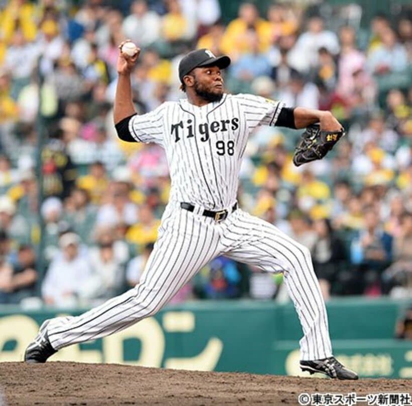 来日初勝利を挙げた阪神のラファエル・ドリス投手
