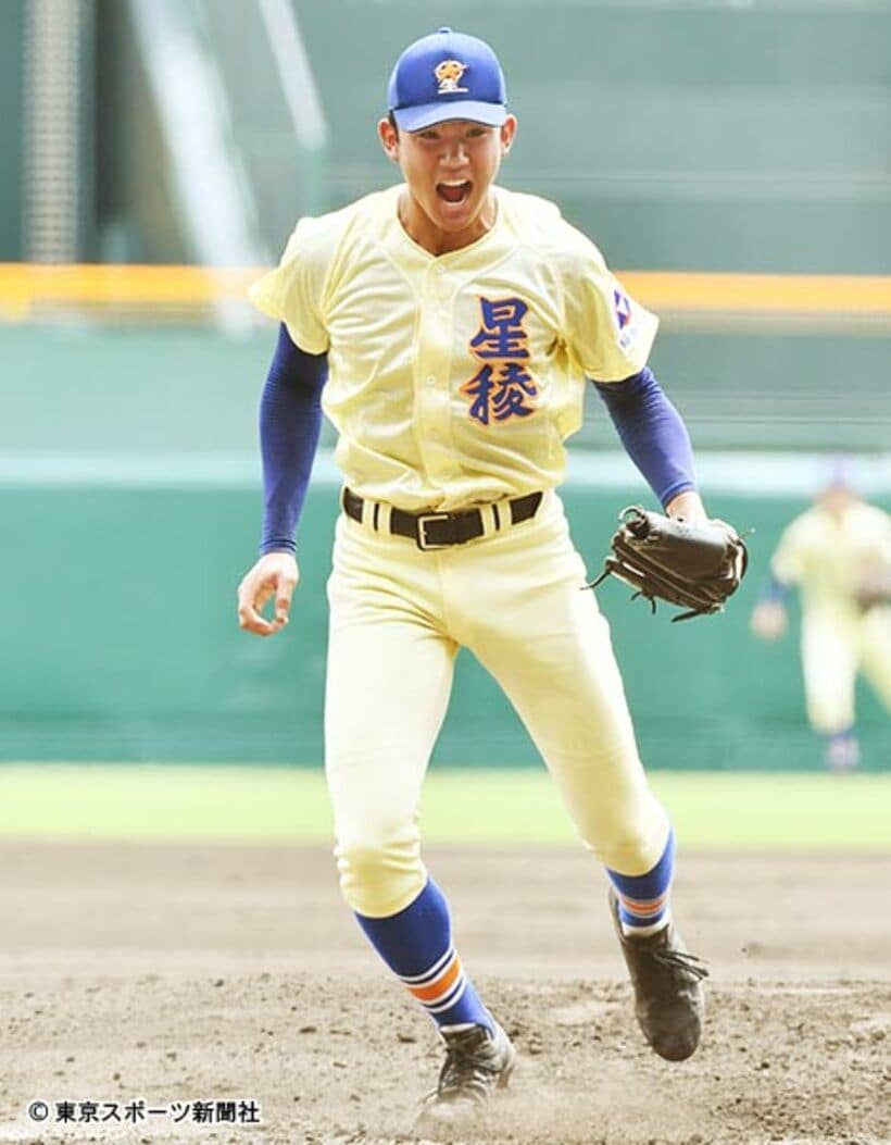  準決勝２回二死、７番・元から見逃し三振を奪い、雄たけびを上げる奥川