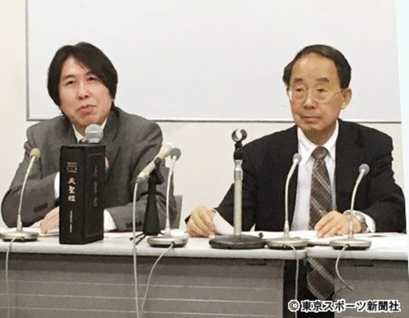  会見する紀藤（左）、山口両弁護士