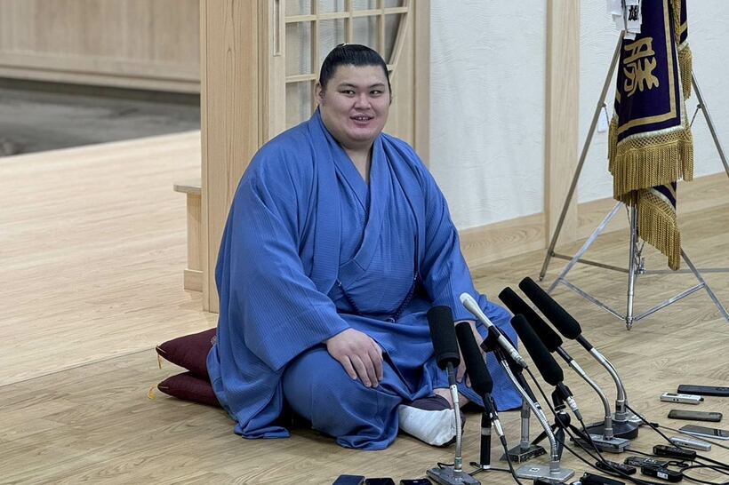 一夜明け会見を行った大の里