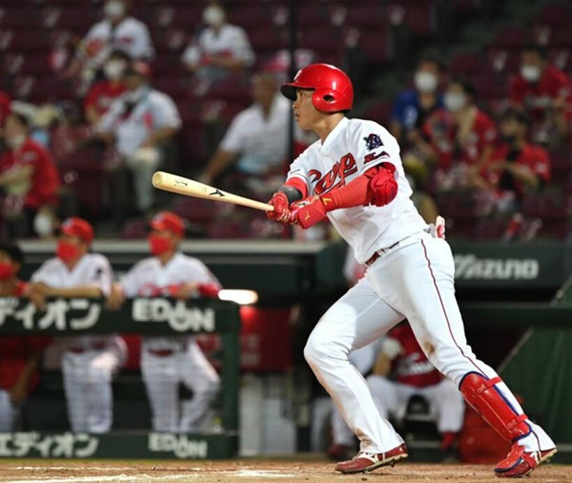  ４回にダメ押しの２ランを放った広島・堂林