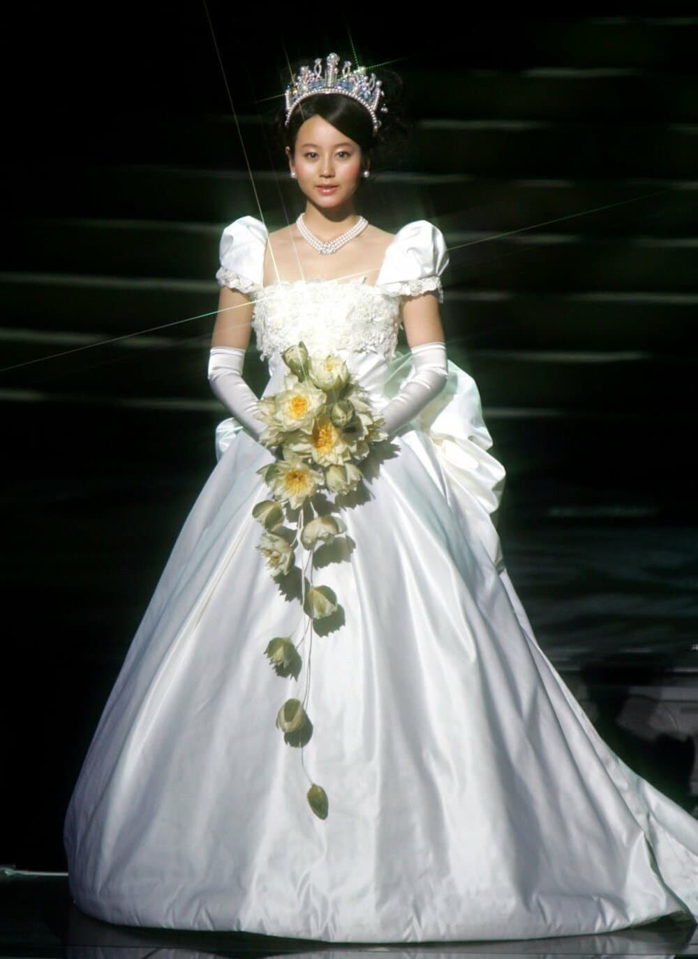 堀北真希のウエディングドレス姿