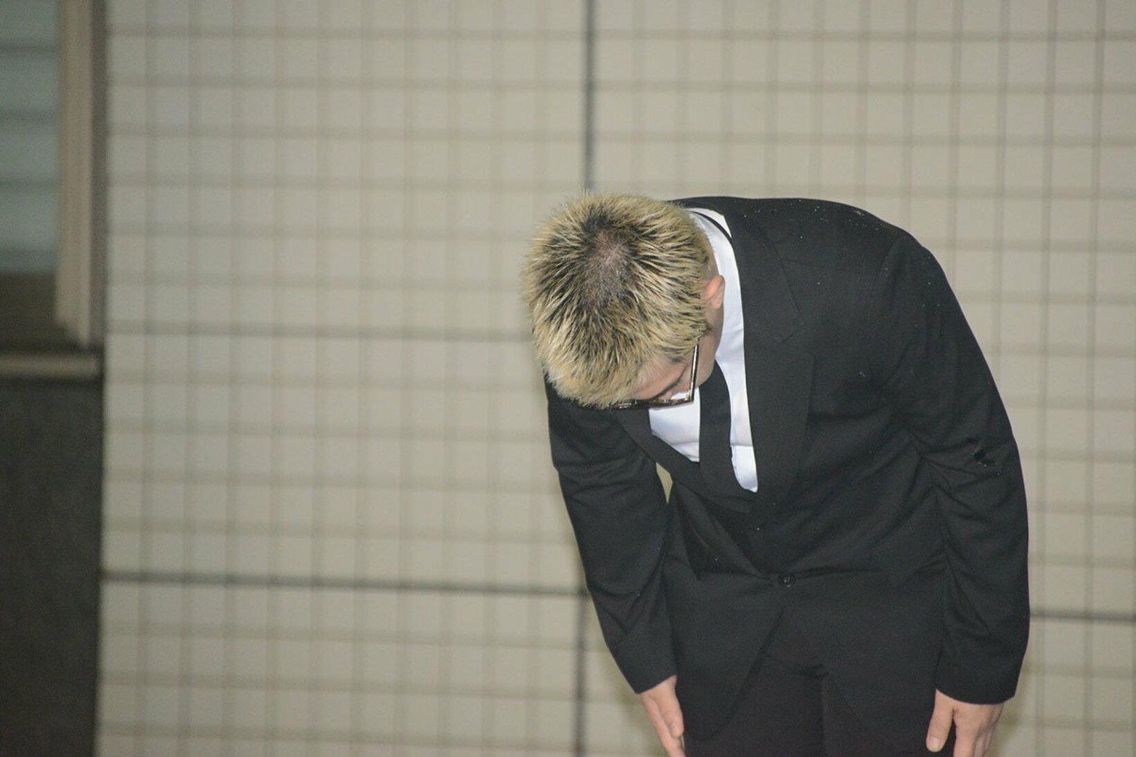 深々と頭を下げたSIMONこと酒井じゅんほ被告