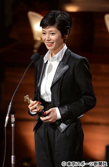「第３７回日本アカデミー賞」で、最優秀主演女優賞と最優秀助演女優賞をダブル受賞した真木よう子