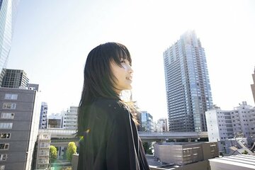  ５年ぶりのグラビアに挑戦した鞘師里保（Ｃ）光文社／週刊ＦＬＡＳＨ、写真・西田幸樹、衣装協力・ＭＭｏｒｍａｌ／ｍｉｔｅ／ｌａ-ｍｉｍｏｓａ
