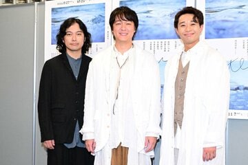 （左から）藤田貴大、丸山隆平、持田将史