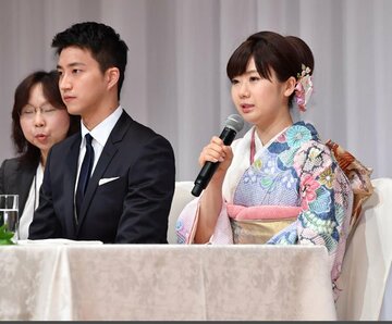  福原愛さん(右)と江宏傑